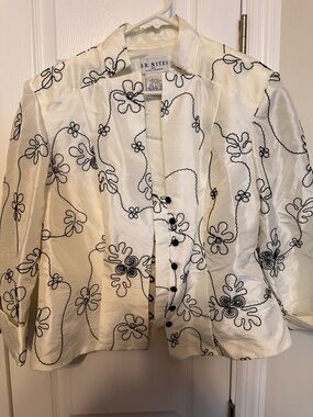 J.R. Nites White Floral Embroidered Button-Front Blouse